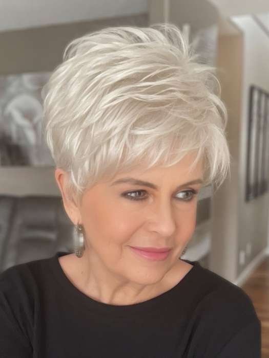 Raquel Welch Winner | Synthetic Wig (Basic Cap)
