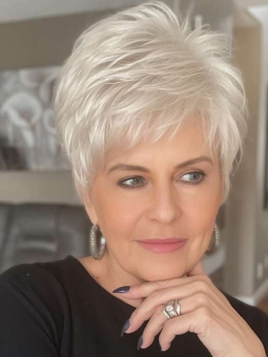 Raquel Welch  Winner | Synthetic Wig (Basic Cap)