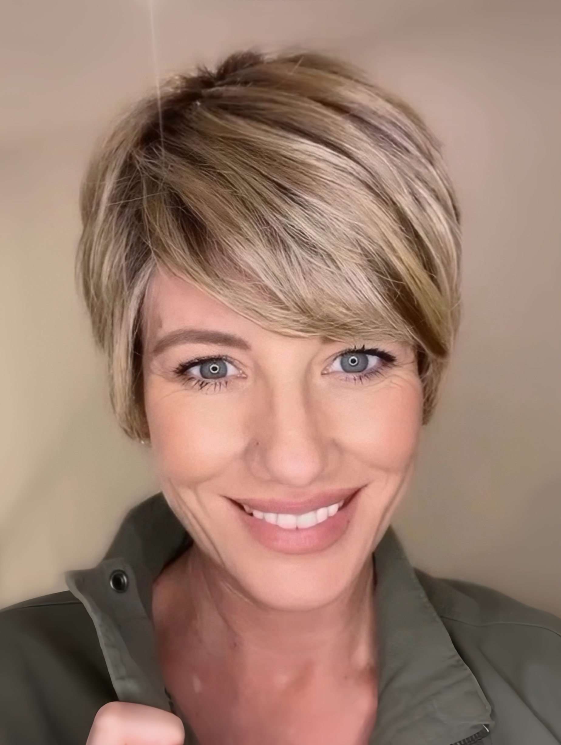 Raquel Welch  On The Cover | Synthetic Lace Front Wig (Mono Top)